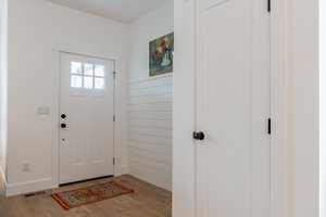 Interior - Entry for Craftsman House Plan #1070-98 - 3 bed, 2 bath