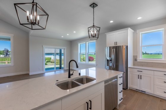 Photo 15 for Craftsman House Plan #1070-64 - 4 bed, 2.5 bath