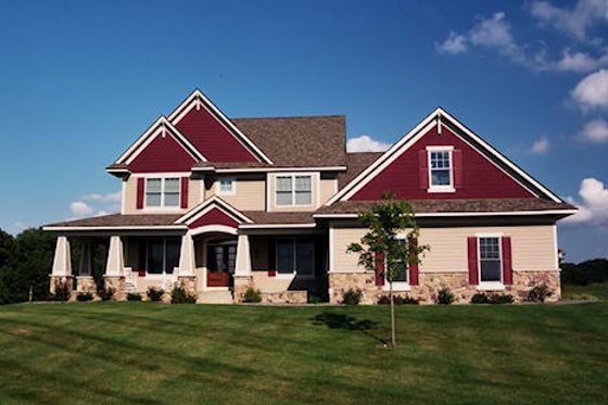 Traditional style home, elevation