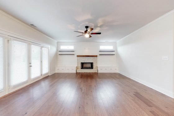 Photo 11 for Farmhouse House Plan #927-992 - 5 bed, 4 bath