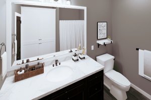 Interior - Bathroom for Craftsman House Plan #44-285 - 3 bed, 2.5 bath