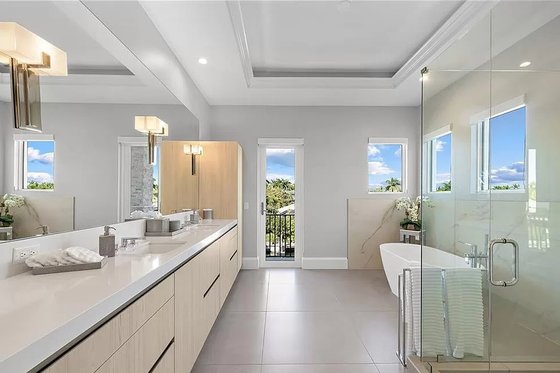 Interior - Master Bathroom for Contemporary House Plan #548-57 - 5 bed, 5 bath