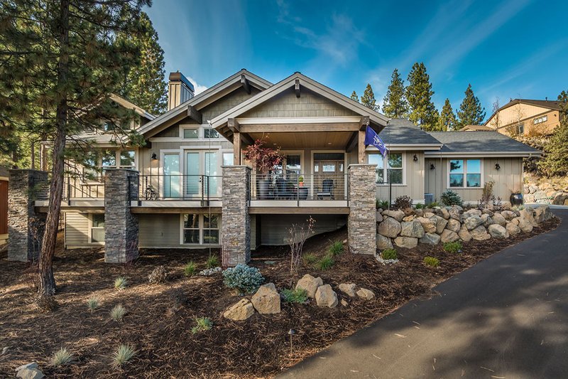 Dream House Plan - Craftsman Exterior - Front Elevation Plan #895-49