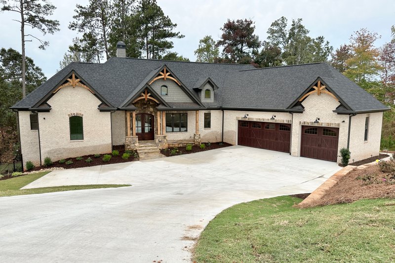 House Plan Design - Craftsman Exterior - Front Elevation Plan #437-132