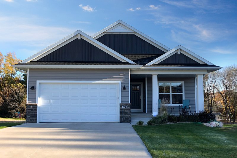 Dream House Plan - Ranch Exterior - Front Elevation Plan #70-1497