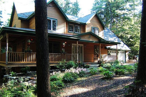 Front View - 2200 square foot Country home