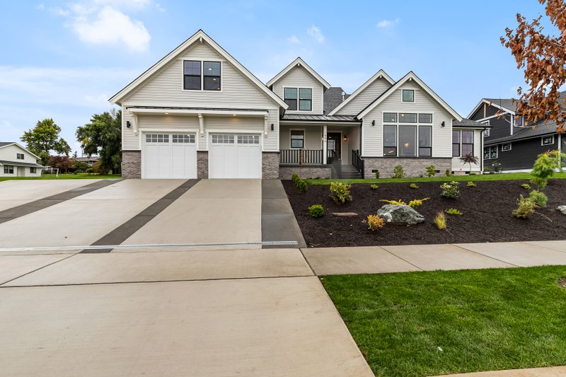 Home Plan - Craftsman Exterior - Front Elevation Plan #1070-43