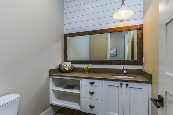Interior - Bathroom 1 for Contemporary House Plan #892-21 - 3 bed, 3.5 bath