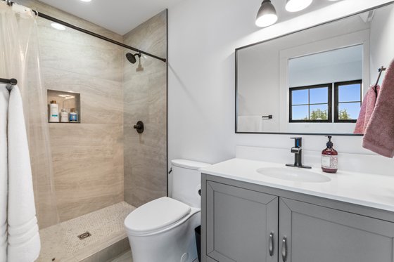 Interior - Bathroom 1 for Farmhouse House Plan #1070-144 - 3 bed, 2.5 bath