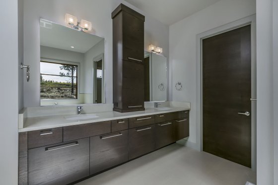 Interior - Bathroom for Modern House Plan #892-17 - 4 bed, 4 bath