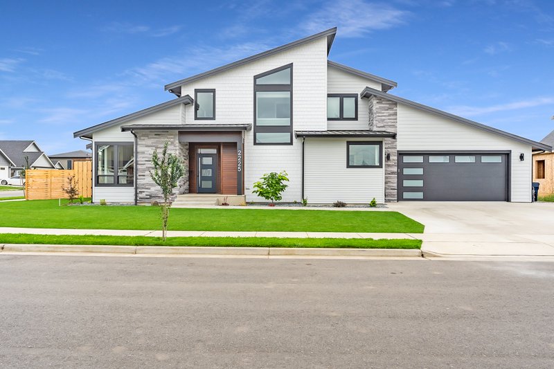 Home Plan - Contemporary Exterior - Front Elevation Plan #1070-153