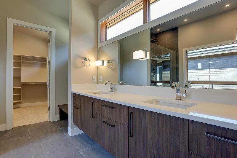 House Blueprint - Interior - Master Bathroom 1 for Contemporary House Plan #892-39 - 4 bed, 4.5 bath