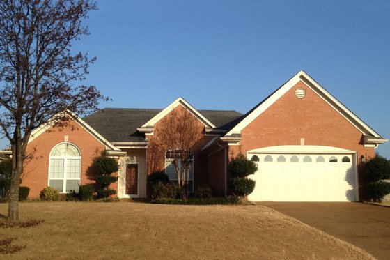 2100 square foot traditional home