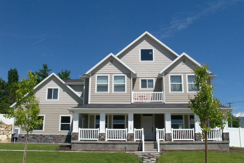 House Plan Design - Farmhouse Exterior - Front Elevation Plan #1060-140