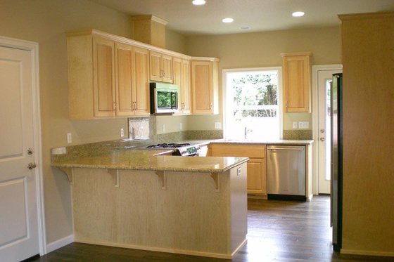Interior - Kitchen for Craftsman House Plan #124-386 - 3 bed, 2.5 bath