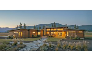 Traditional Exterior - Front Elevation Plan #892-25