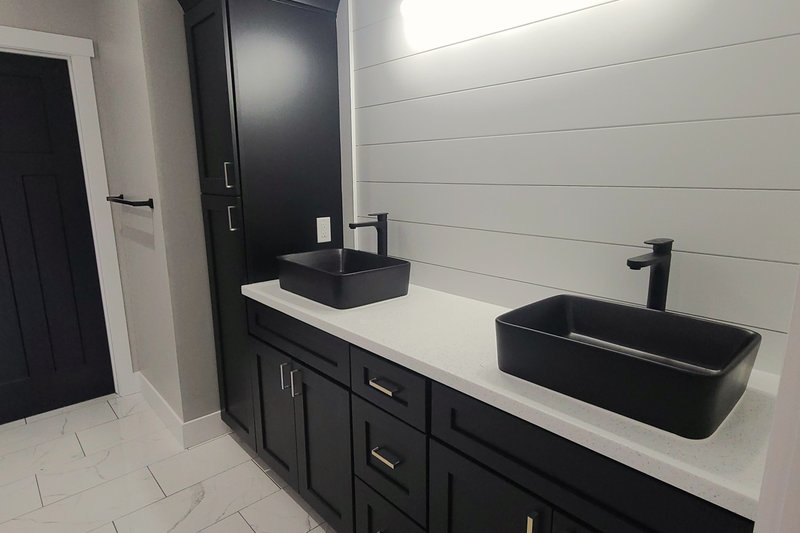 House Blueprint - Interior - Master Bathroom for Traditional House Plan #20-2394 - 4 bed, 3 bath