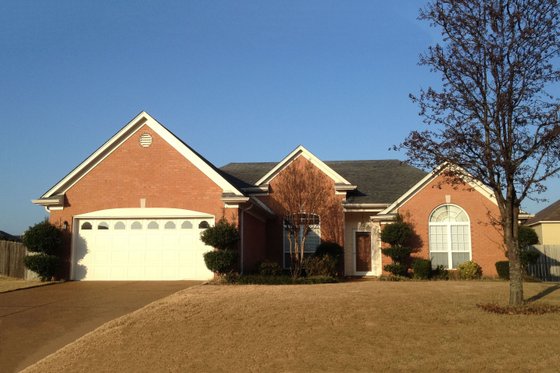 2100 square foot traditional home