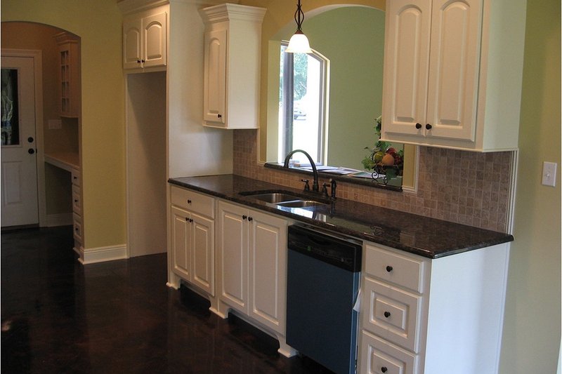 Dream House Plan - 1600 square foot Traditional home