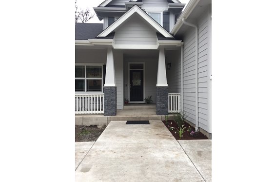 Interior - Entry for Craftsman House Plan #124-1201 - 3 bed, 2 bath