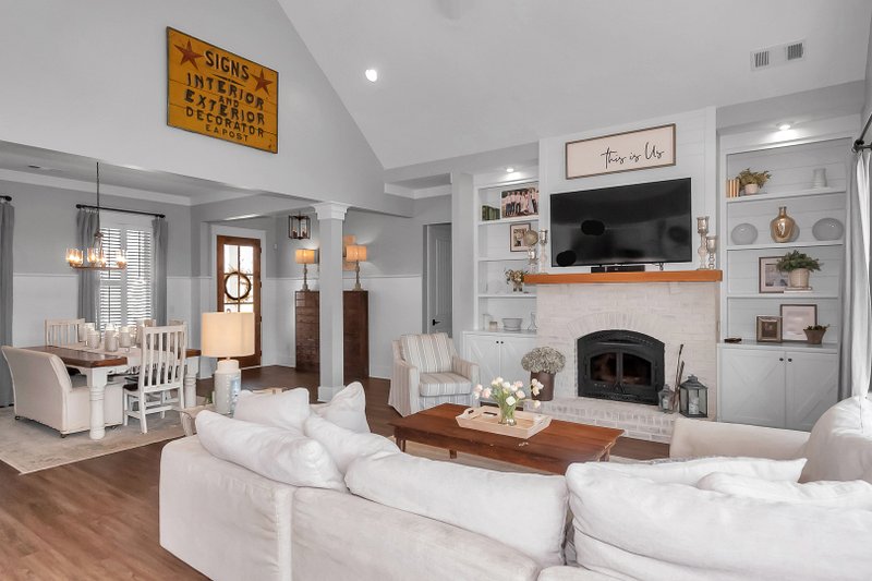 House Plan Design - Interior - Family Room for Farmhouse House Plan #54-392 - 3 bed, 2.5 bath