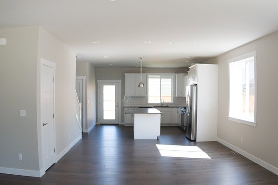 Interior - Kitchen 3 for Craftsman House Plan #1070-20 - 4 bed, 3 bath