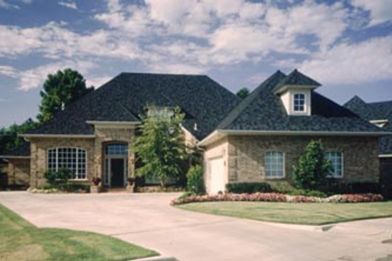 Home Plan - European Exterior - Front Elevation Plan #52-124