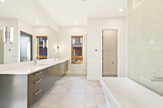Interior - Master Bathroom 1 for Contemporary House Plan #892-40 - 4 bed, 4.5 bath
