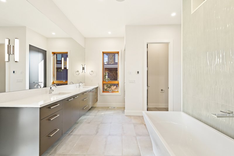 Architectural House Design - Interior - Master Bathroom 1 for Contemporary House Plan #892-40 - 4 bed, 4.5 bath