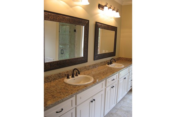 Interior - Master Bathroom for Southern House Plan #430-37 - 4 bed, 2.5 bath
