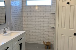 Interior - Master Bathroom for Craftsman House Plan #437-99 - 3 bed, 2 bath