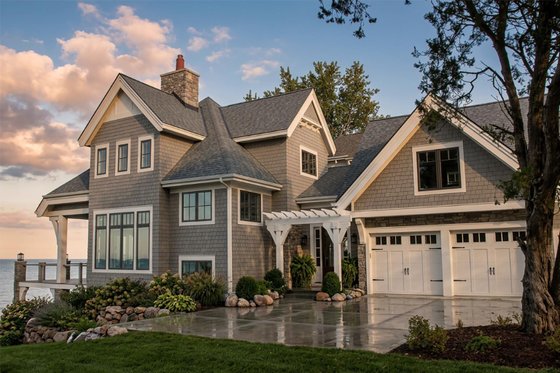 House Plan Design - Exterior - Front Elevation for Traditional House Plan #928-11 - 4 bed, 3.5 bath