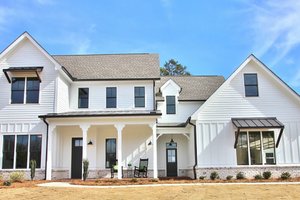 Farmhouse Exterior - Front Elevation Plan #927-990