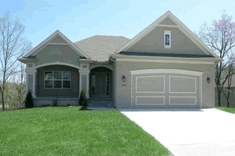 Home Plan - Traditional Exterior - Front Elevation Plan #20-1609