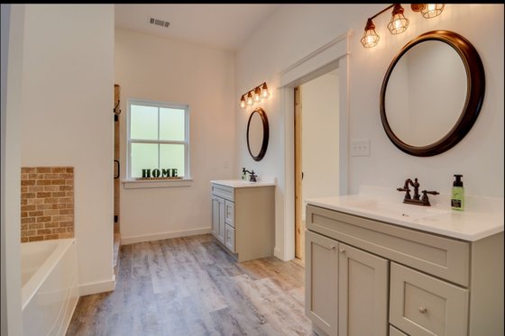 Interior - Master Bathroom for Craftsman House Plan #44-235 - 3 bed, 2 bath