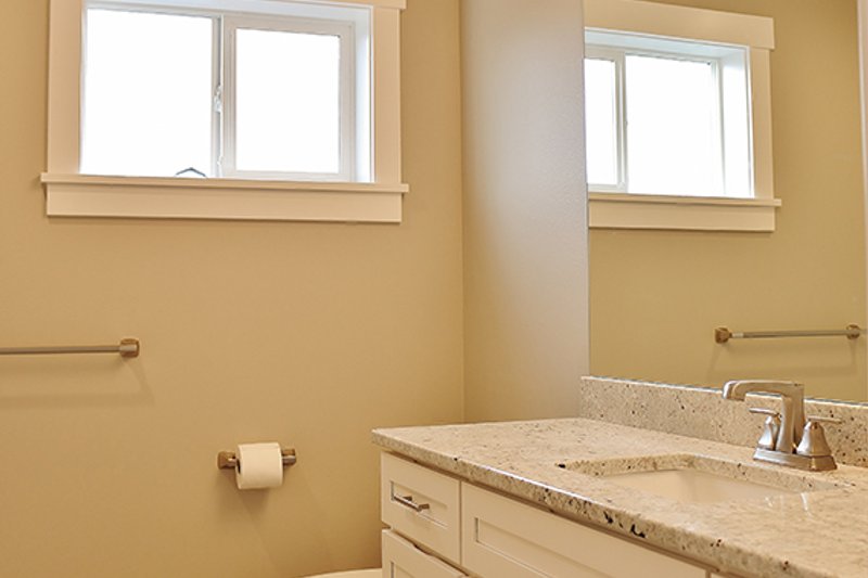 Dream House Plan - Interior - Bathroom 1 for Craftsman House Plan #1070-11 - 3 bed, 2.5 bath