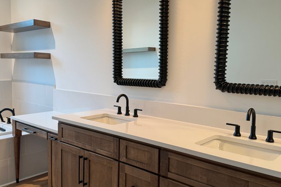 Interior - Bathroom 1 for Craftsman House Plan #437-131 - 3 bed, 2 bath