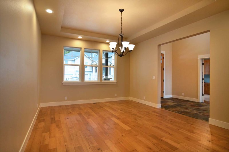 Home Plan - Interior - Dining Room 1 for Craftsman House Plan #124-1024 - 3 bed, 2.5 bath