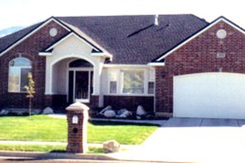 Home Plan - Ranch Exterior - Front Elevation Plan #5-126