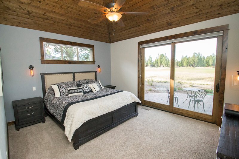 Dream House Plan - Interior - Master Bedroom for Craftsman House Plan #892-13 - 3 bed, 3.5 bath