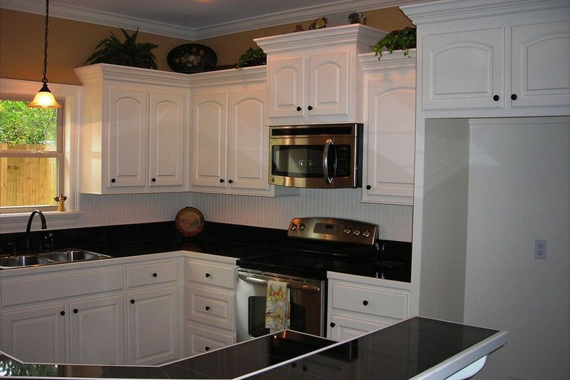 Dream House Plan - Interior - Kitchen for European House Plan #430-53 - 3 bed, 2 bath