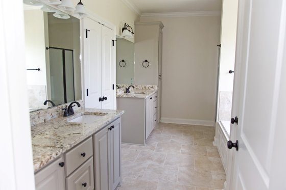 Interior - Master Bathroom for Southern House Plan #430-183 - 4 bed, 2 bath