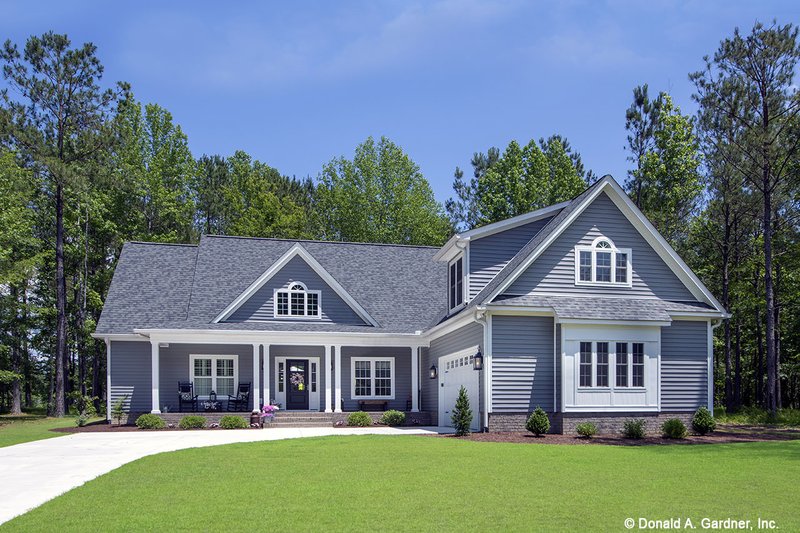 Dream House Plan - Country Exterior - Front Elevation Plan #929-670