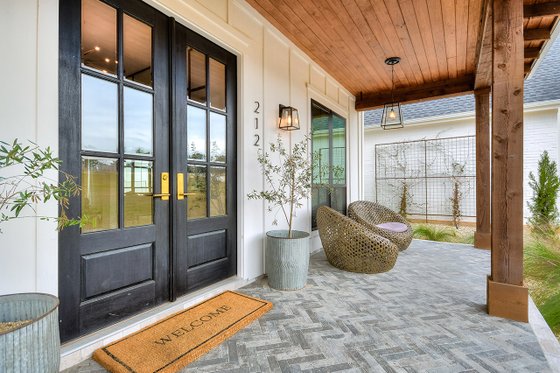 Exterior - Covered Porch for Farmhouse House Plan #430-156 - 4 bed, 2.5 bath