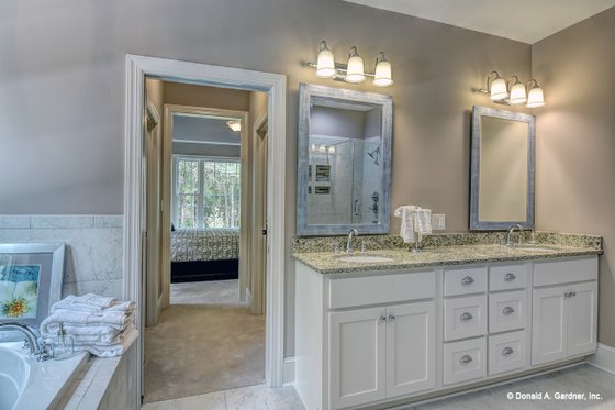 Interior - Master Bathroom for Ranch House Plan #929-1013 - 3 bed, 2 bath