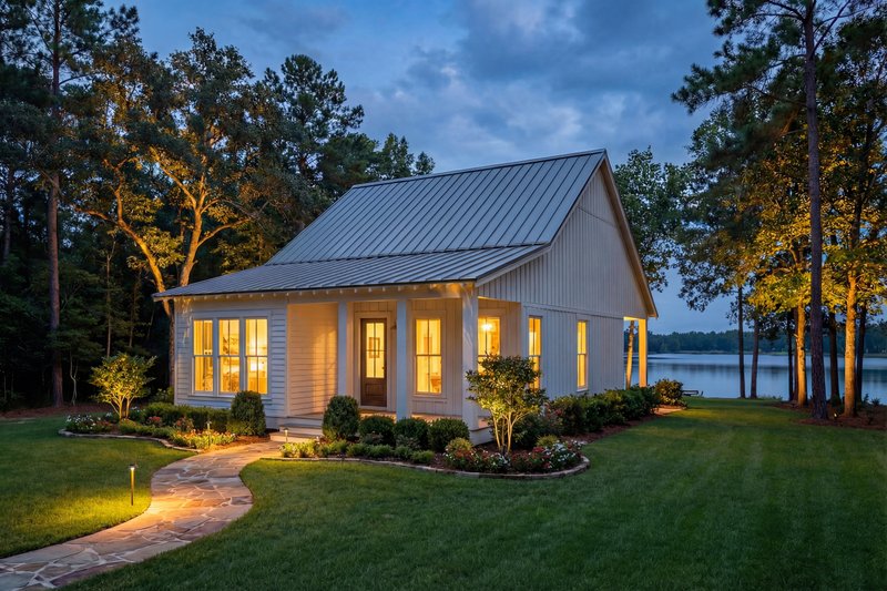 Farmhouse Style House Plan - 3 Beds 2 Baths 1295 Sq/Ft Plan #430-328 Exterior