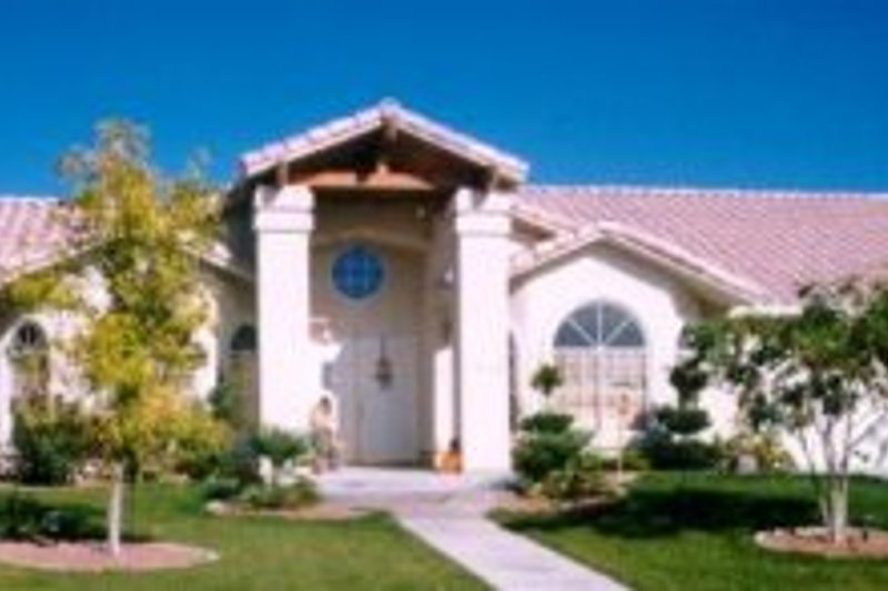 House Design - Adobe / Southwestern Exterior - Front Elevation Plan #1-746