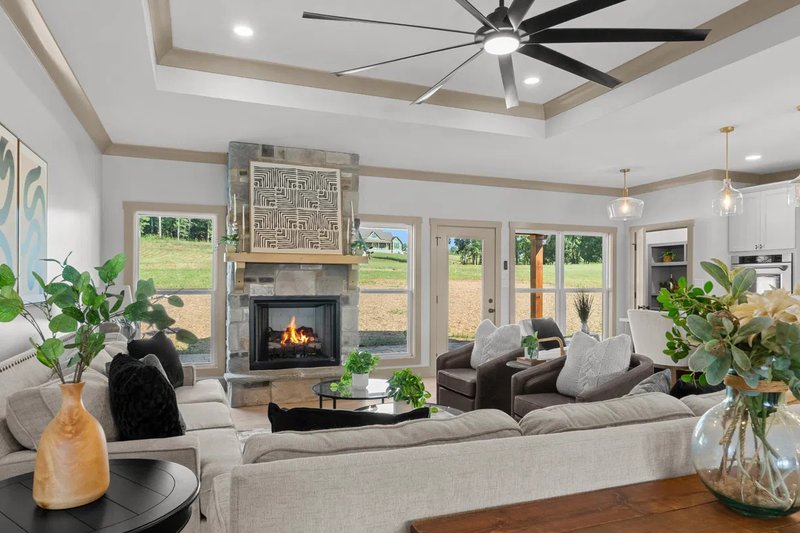 Dream House Plan - Interior - Family Room for Traditional House Plan #123-123 - 4 bed, 3.5 bath
