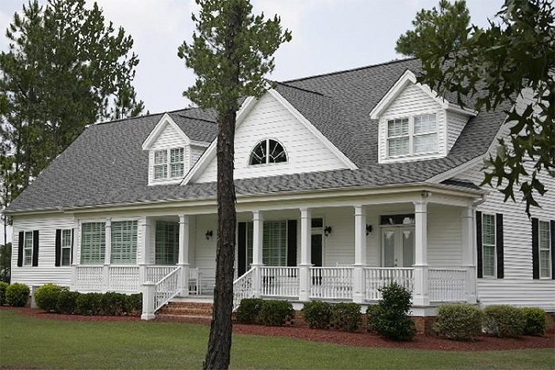 Architectural House Design - Front view - 2600 square foot Southern home