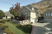 Traditional Style House Plan - 6 Beds 3.5 Baths 3732 Sq/Ft Plan #1060-19 
